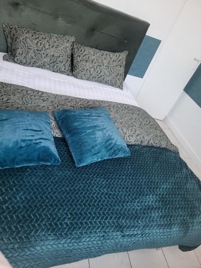 Akwaba Chez Ouli Hotel Levens Bagian luar foto