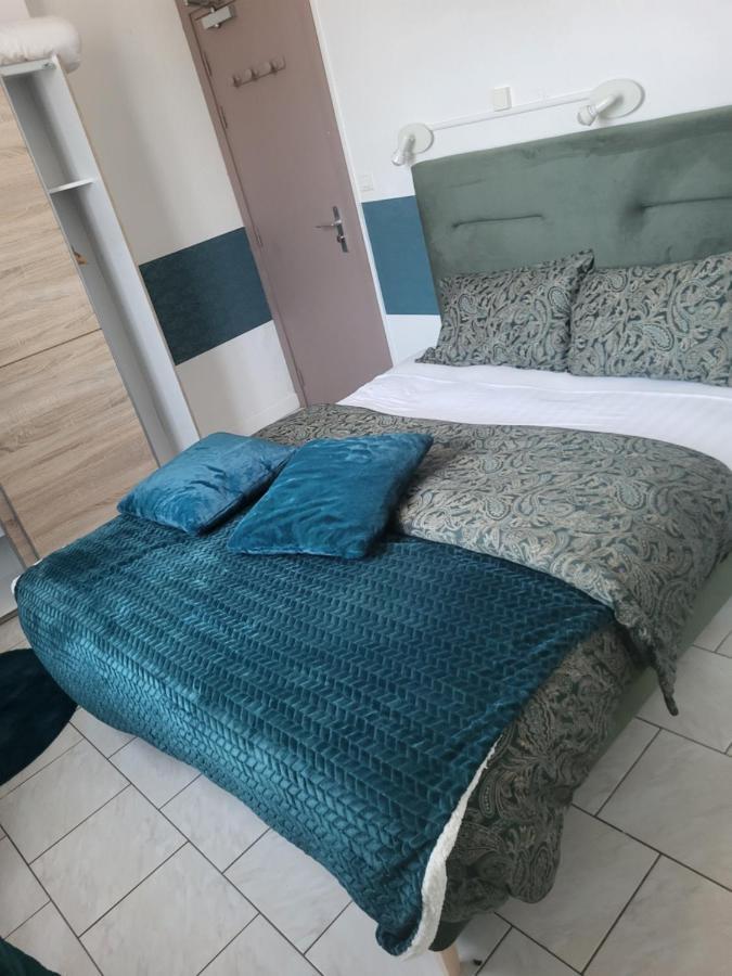 Akwaba Chez Ouli Hotel Levens Bagian luar foto