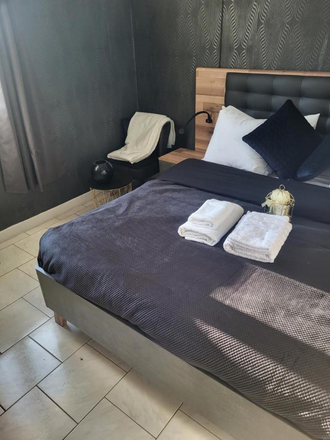 Akwaba Chez Ouli Hotel Levens Bagian luar foto