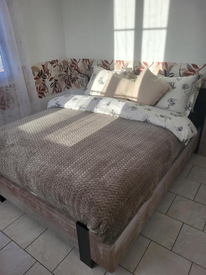 Akwaba Chez Ouli Hotel Levens Bagian luar foto