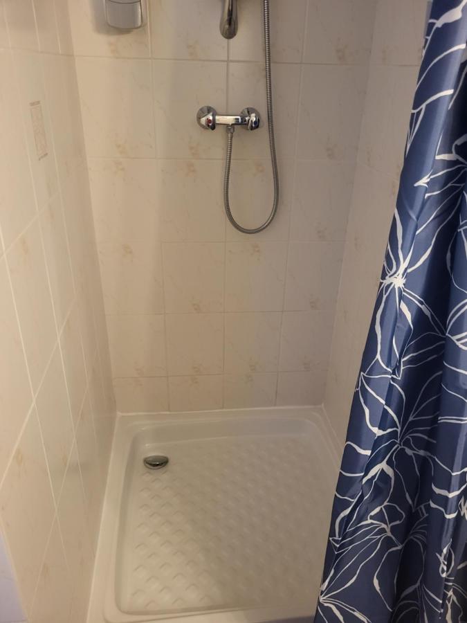 Akwaba Chez Ouli Hotel Levens Bagian luar foto