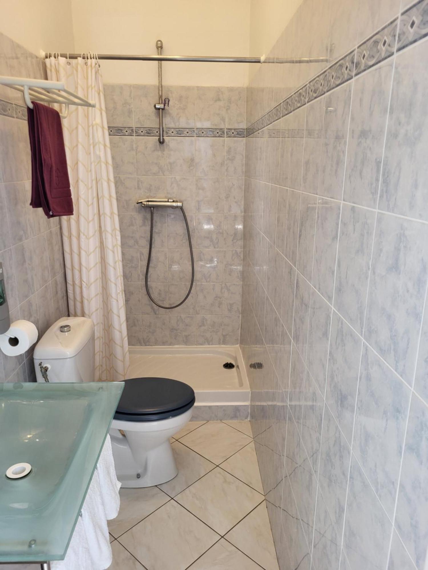 Akwaba Chez Ouli Hotel Levens Bagian luar foto