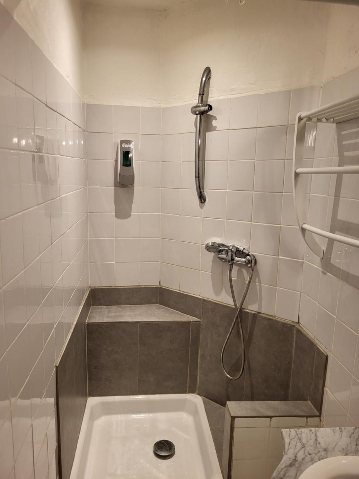 Akwaba Chez Ouli Hotel Levens Bagian luar foto