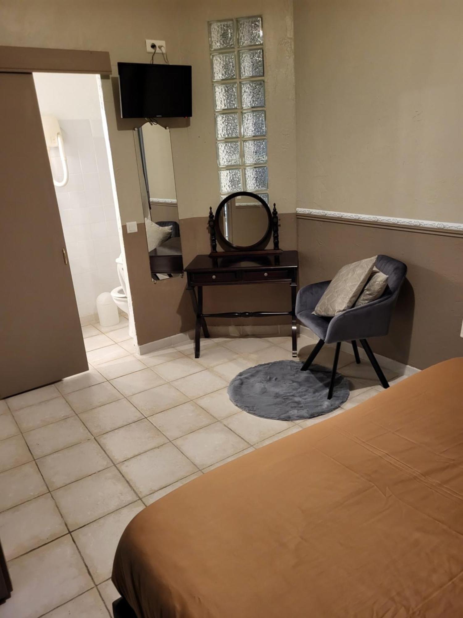 Akwaba Chez Ouli Hotel Levens Bagian luar foto