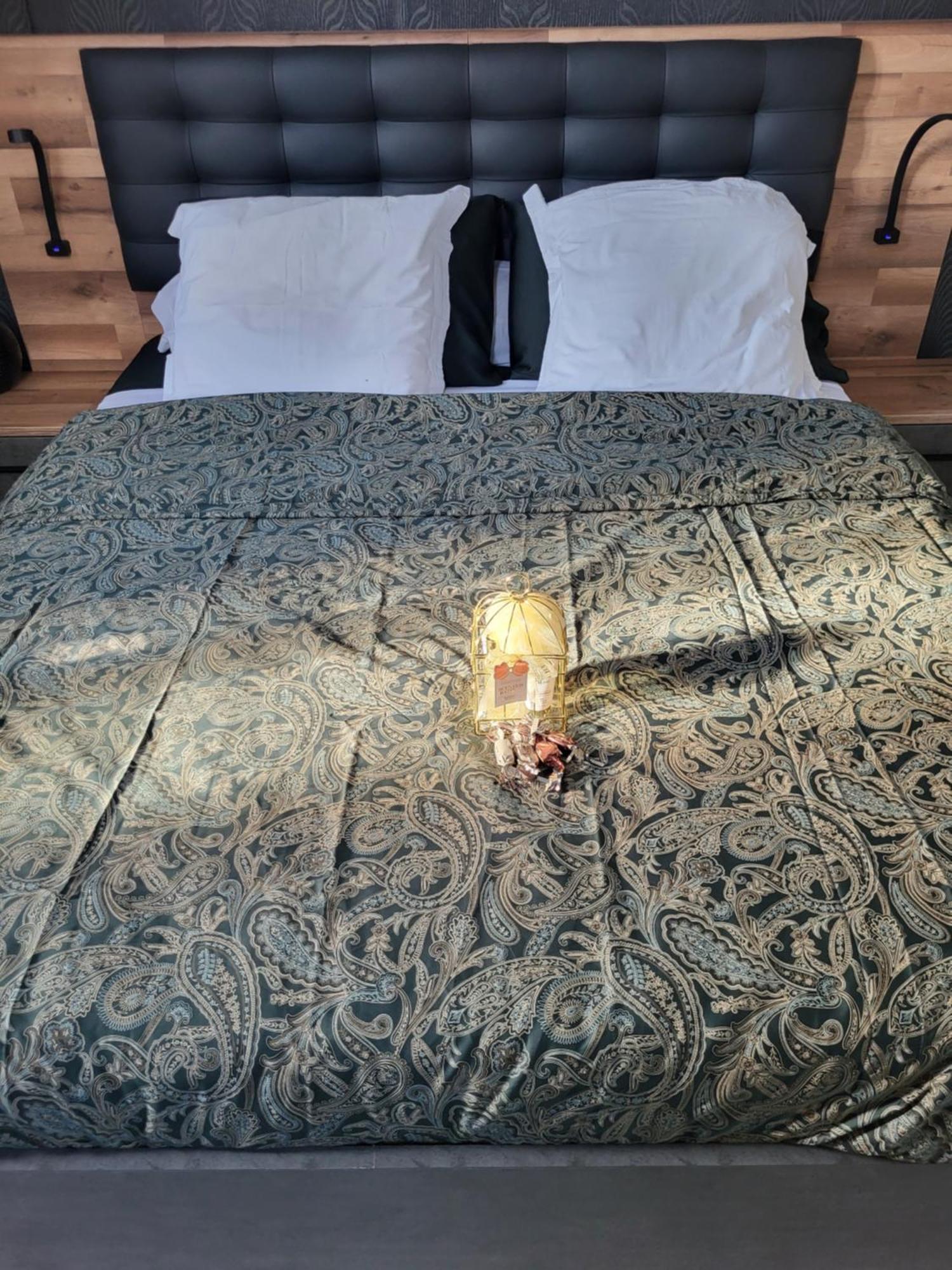 Akwaba Chez Ouli Hotel Levens Bagian luar foto